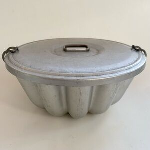 Vintage Mirro Jello Mold with Locking Lid Domed Fluted Pudding